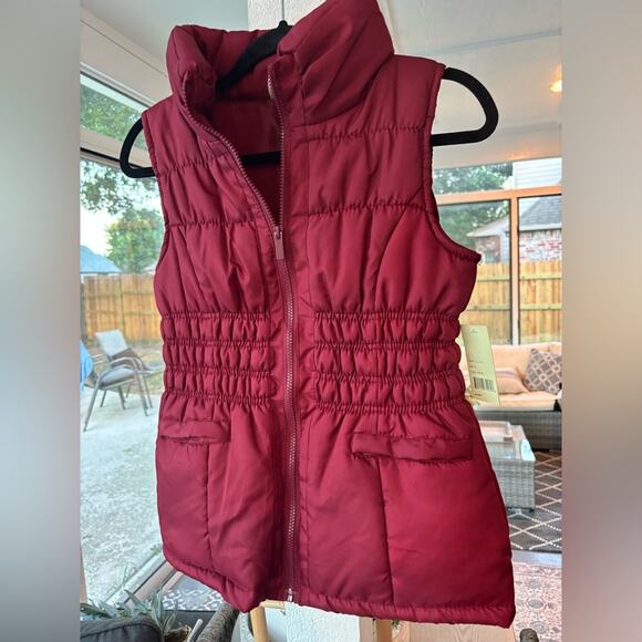 Mountain Lake Jackets & Blazers - Mountain Lake Wine Puffer Quilted Vest Size Small NWT